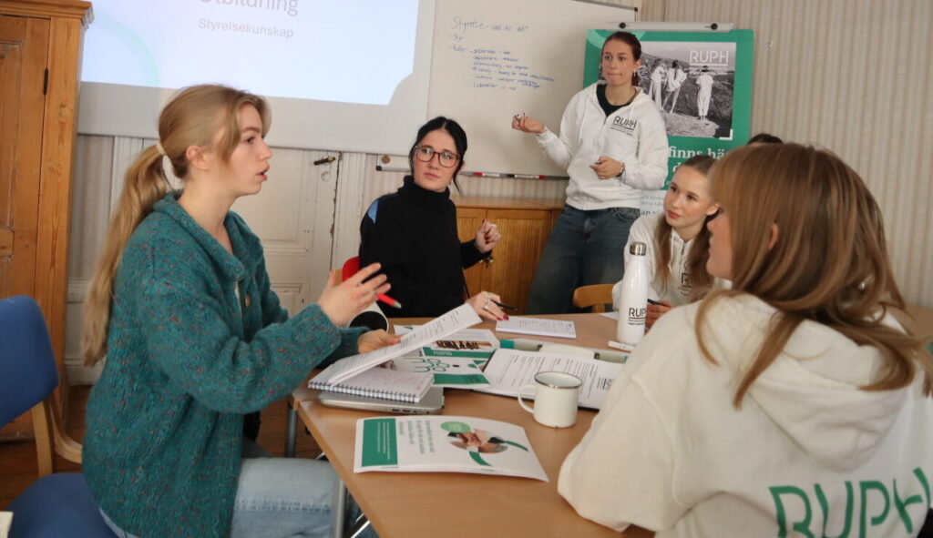 Ungdomar som diskuterar